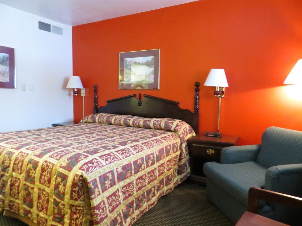 Americas Best Value Inn Arkansas City Chambre photo