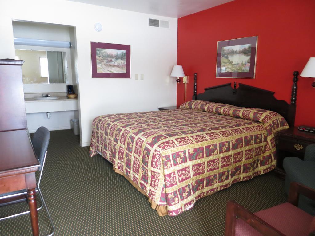 Americas Best Value Inn Arkansas City Extérieur photo